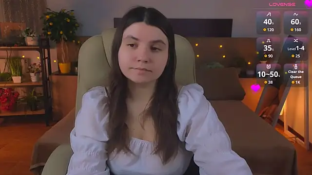 Snapshot of Viola__Shy chatting on May 26, 9:44 pm Viola Shy online show from May 26, 9:44 pm