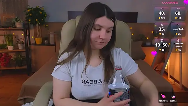 Snapshot of Viola__Shy chatting on May 28, 7:33 pm Viola Shy online show from May 28, 7:33 pm