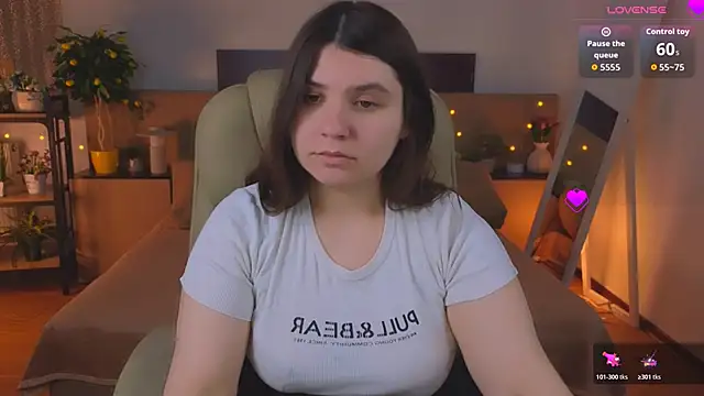 Snapshot of Viola__Shy chatting on May 31, 8:54 pm Viola Shy online show from May 31, 8:54 pm