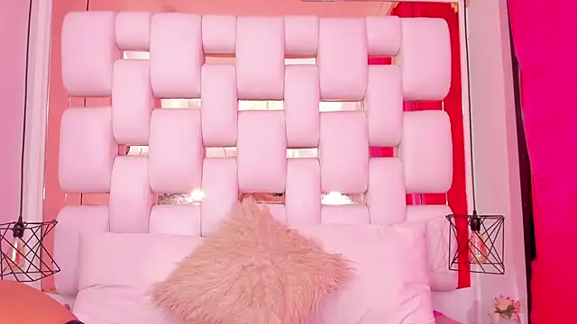 EmmyCruzZ online show from December 14, 6:56 pm