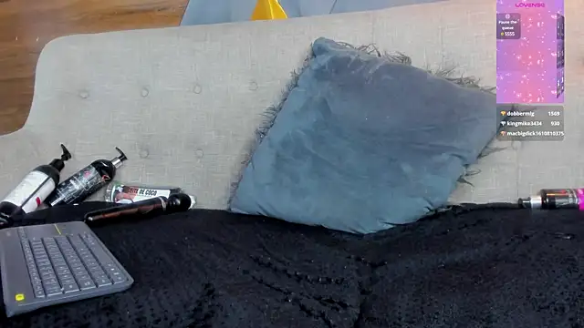 Snapshot of sarah_banks1 chatting on January 24, 10:08 pm sarah banks1 online show from January 24, 10:08 pm