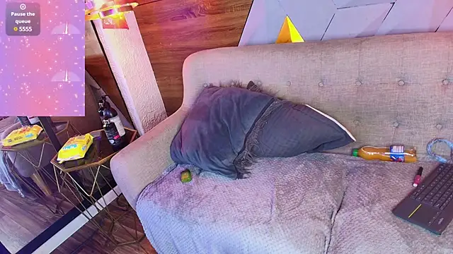 Snapshot of sarah_banks1 chatting on February 19, 10:20 pm sarah banks1 online show from February 19, 10:20 pm