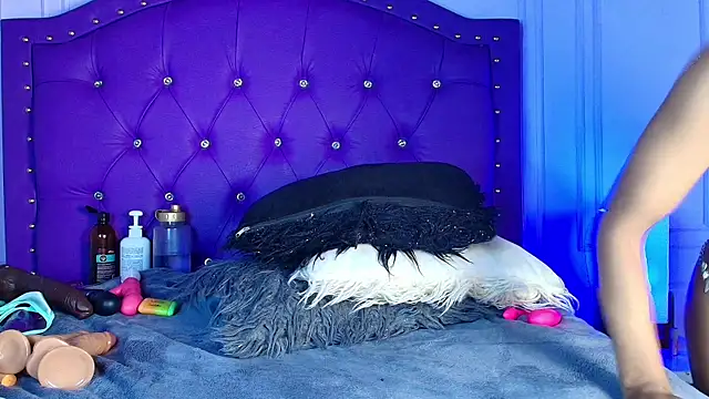 sarah banks1 online show from July 28, 12:48 pm
