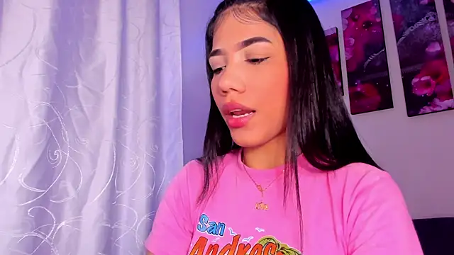 Snapshot of Alissarhys26 chatting on December 9, 2:24 am Alissarhys26 online show from December 9, 2:24 am