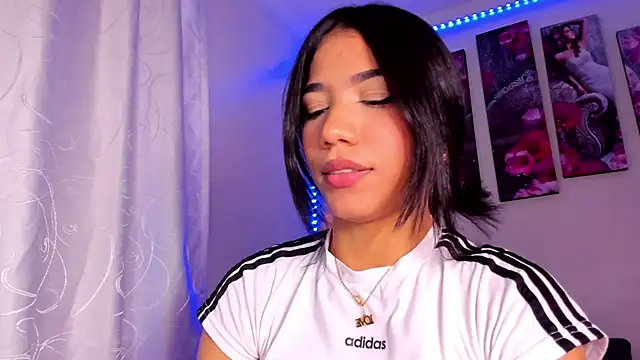 Snapshot of Alissarhys26 chatting on December 15, 10:15 pm Alissarhys26 online show from December 15, 10:15 pm