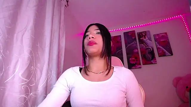 Snapshot of Alissarhys26 chatting on February 9, 2:06 am Alissarhys26 online show from February 9, 2:06 am