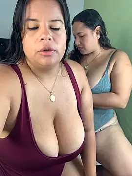twocurvylatins online show from May 30, 10:01 am