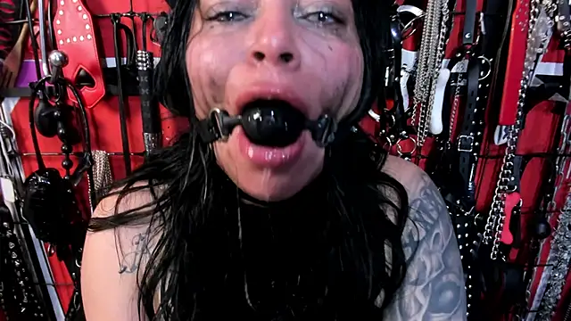 Snapshot of sadistic_aradia chatting on March 8, 2:04 am sadistic aradia online show from March 8, 2:04 am