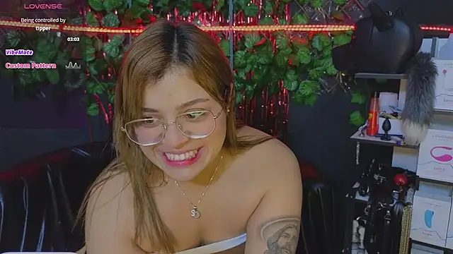 Snapshot of Sweett_Mollyy chatting on November 23, 1:16 am Sweett Mollyy online show from November 23, 1:16 am