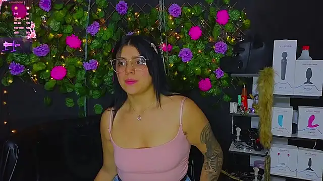 Snapshot of Sweett_Mollyy chatting on May 3, 12:27 am Sweett Mollyy online show from May 3, 12:27 am