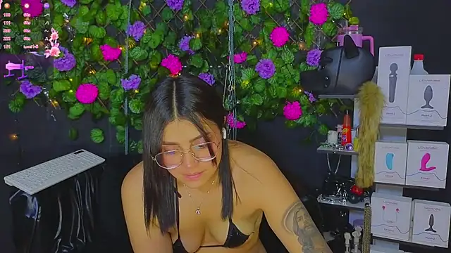 Snapshot of Sweett_Mollyy chatting on May 30, 1:57 am Sweett Mollyy online show from May 30, 1:57 am