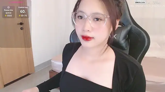 Lin SiYee online show from February 13, 5:26 am