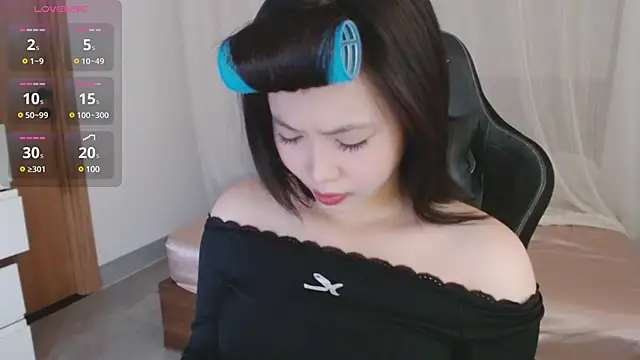 Lin SiYee online show from March 6, 1:37 am