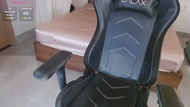 Lin SiYee online show from March 10, 2:39 am