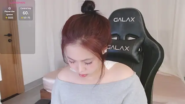 Lin SiYee online show from March 12, 4:19 am