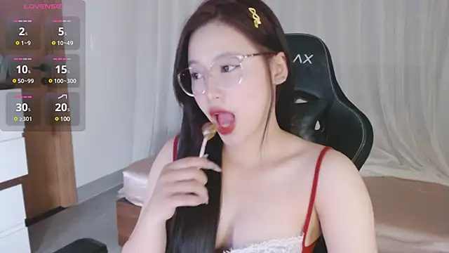 Lin SiYee online show from March 19, 2:35 pm