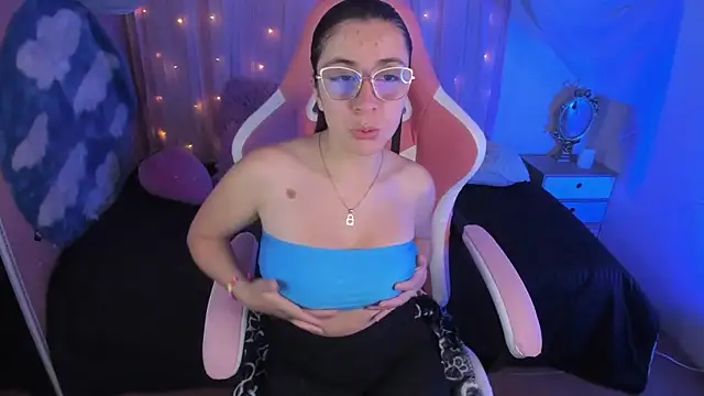 Snapshot of Fernanda__ chatting on February 1, 6:10 am Fernanda online show from February 1, 6:10 am