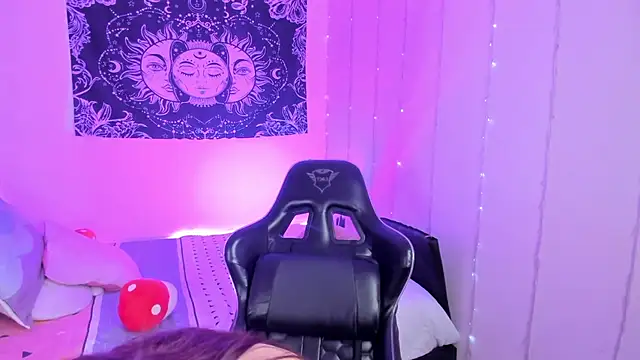 Snapshot of Fernanda__ chatting on February 5, 8:32 am Fernanda online show from February 5, 8:32 am