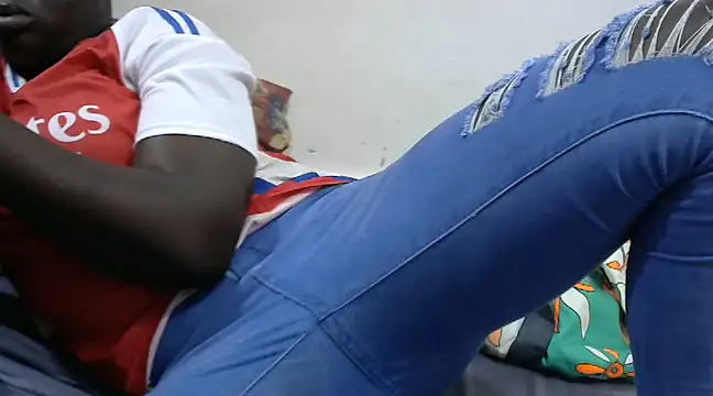 Snapshot of African_sexxy_ chatting on February 22, 6:52 pm African sexxy  online show from February 22, 6:52 pm