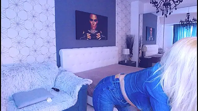 Snapshot of MaryMatiss chatting on December 15, 8:07 am MaryMatiss online show from December 15, 8:07 am