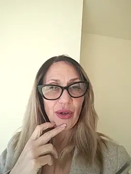 Snapshot of JasmineNoir2 chatting on February 13, 1:18 pm JasmineNoir2 online show from February 13, 1:18 pm
