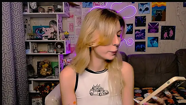 Maria Hunt online show from December 5, 3:15 am