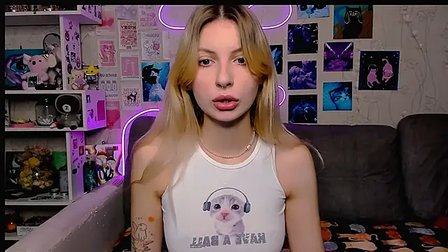 Maria Hunt online show from December 7, 2:42 am