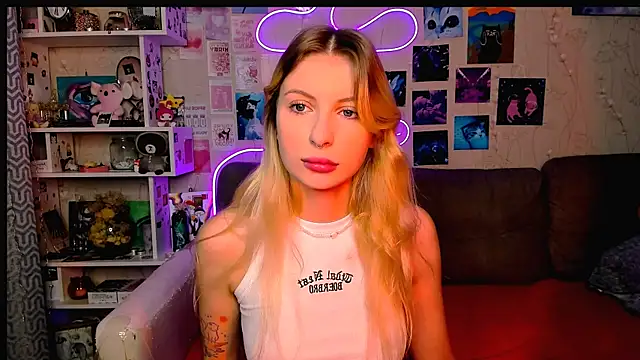 Maria Hunt online show from December 13, 2:32 am