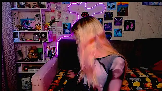 Maria Hunt online show from December 18, 3:26 am