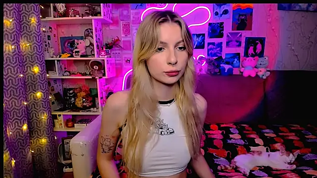 Maria Hunt online show from January 31, 1:45 pm