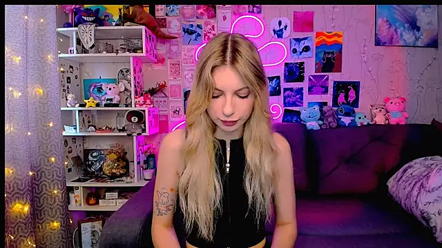 Maria Hunt online show from February 8, 3:30 am