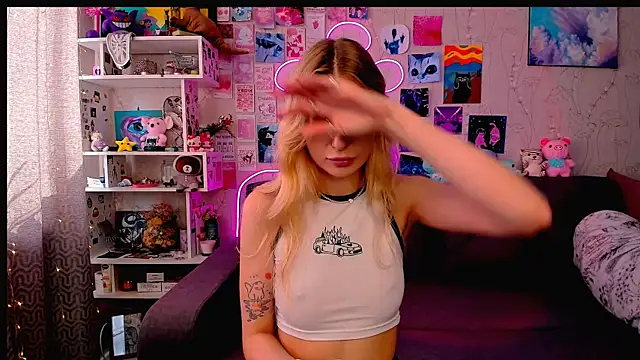 Maria Hunt online show from February 8, 7:15 am