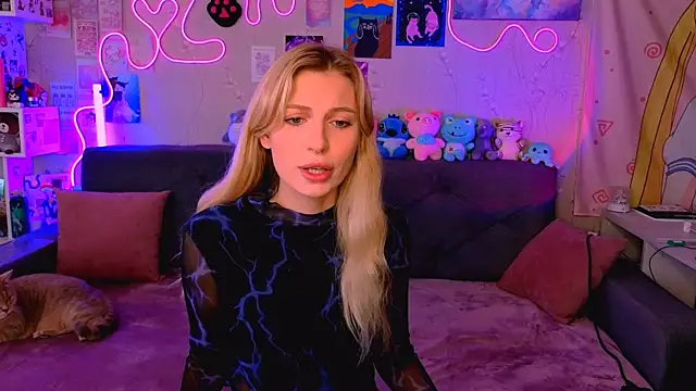 Maria Hunt online show from September 18, 4:47 am