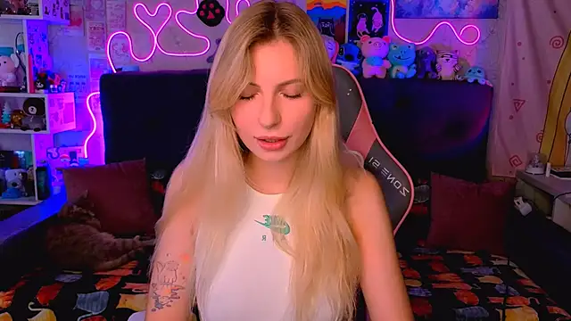 Maria Hunt online show from October 2, 4:19 am