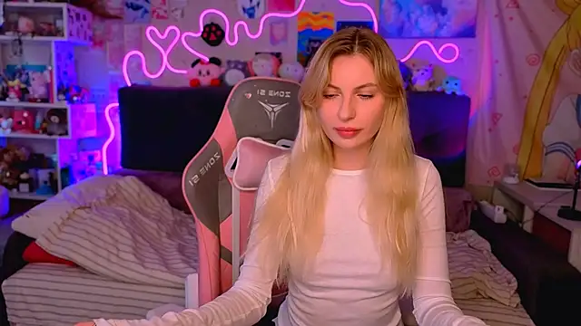 Maria Hunt online show from October 15, 5:29 am