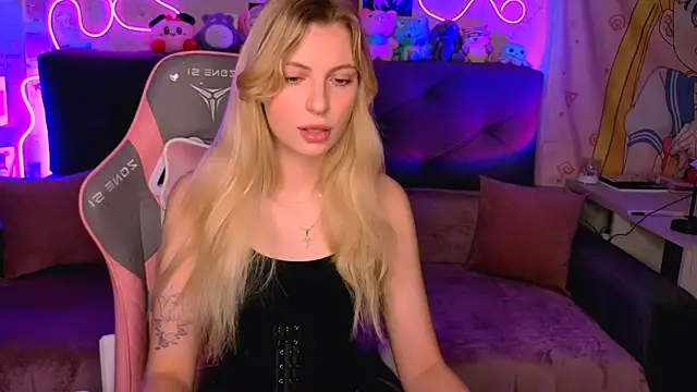 Maria Hunt online show from October 22, 2:23 am