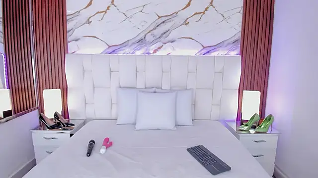 Coco Balenciaga  online show from February 7, 11:58 am