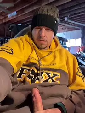 Snapshot of joeycbigcock chatting on December 4, 5:55 pm joeycbigcock online show from December 4, 5:55 pm