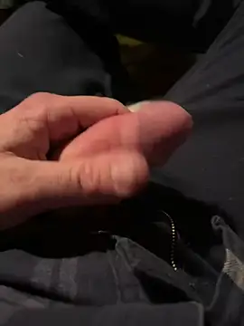 Snapshot of joeycbigcock chatting on December 6, 12:34 am joeycbigcock online show from December 6, 12:34 am