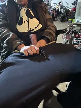 Snapshot of joeycbigcock chatting on January 3, 1:36 pm joeycbigcock online show from January 3, 1:36 pm