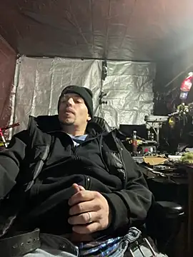 Snapshot of joeycbigcock chatting on February 3, 1:52 am joeycbigcock online show from February 3, 1:52 am