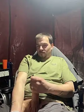 Snapshot of joeycbigcock chatting on March 10, 7:40 pm joeycbigcock online show from March 10, 7:40 pm