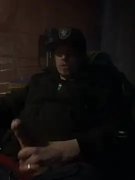 Snapshot of joeycbigcock chatting on March 22, 1:11 am joeycbigcock online show from March 22, 1:11 am