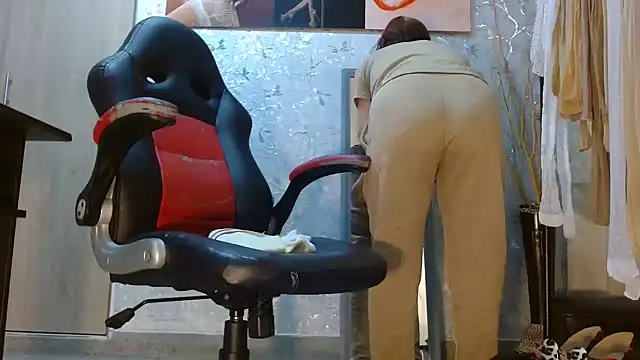 Samantabrown  online show from February 24, 11:19 am