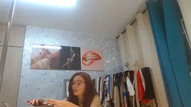 Samantabrown  online show from June 16, 11:02 am