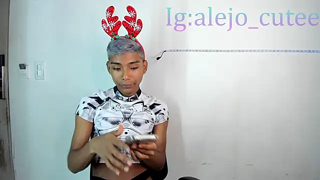Snapshot of alejo_cute chatting on December 14, 8:18 pm alejo cute online show from December 14, 8:18 pm