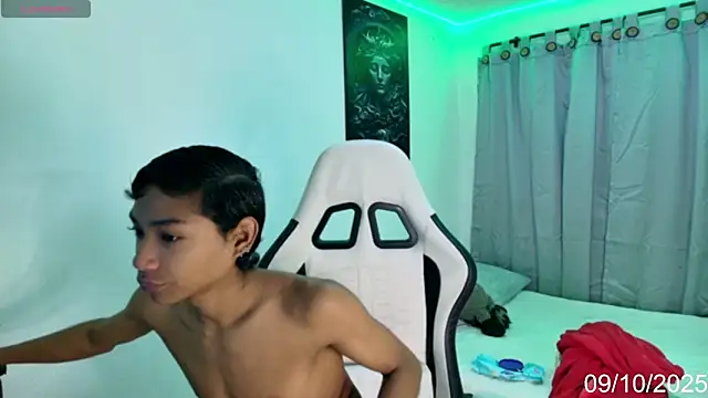 Snapshot of alejo_cute chatting on October 9, 7:56 pm alejo cute online show from October 9, 7:56 pm