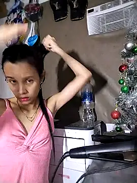 The-quee22 online show from December 13, 8:47 pm