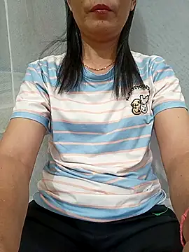 Snapshot of Asian_girl13 chatting on June 10, 10:30 pm Asian girl13 online show from June 10, 10:30 pm