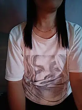 Snapshot of Asian_girl13 chatting on June 12, 11:03 pm Asian girl13 online show from June 12, 11:03 pm